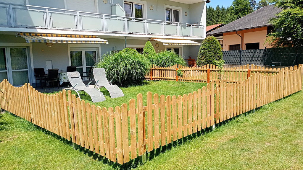 Großer-eingezäunter-Garten-Richtung-Faaker-See