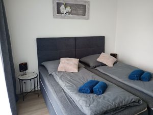 Schlafzimmer-mit-Blick-auf-den-Mittagskogel